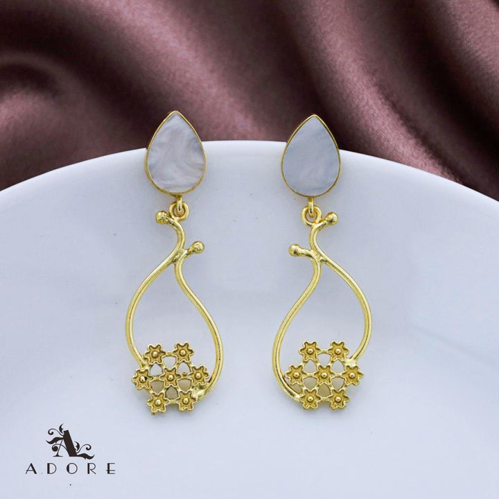 Glossy Drop Curvy Snowy Earring