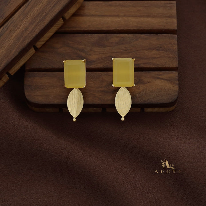 Golden Claw Rectangle One Fold Leaf Earring