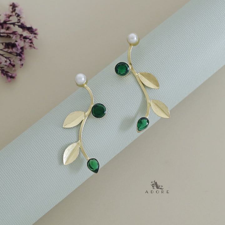 Curvy Fold Leaf Glossy Pearl Earring