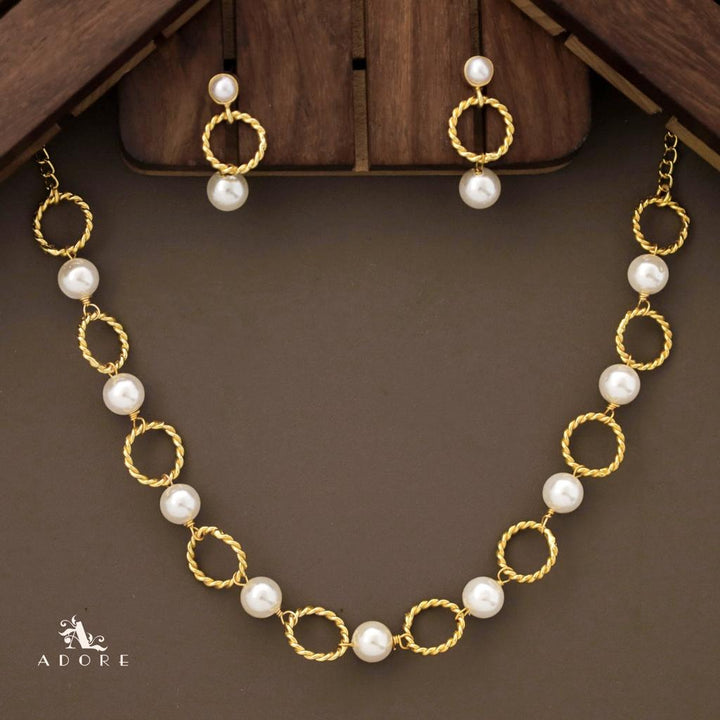 Golden Adya Circle Pearl Short Neckpiece With Earring