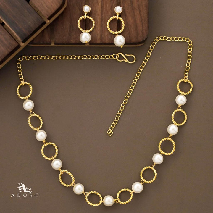 Golden Adya Circle Pearl Short Neckpiece With Earring