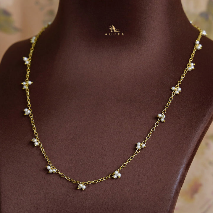 Omnia Chainy Cluster Pearl Neckpiece