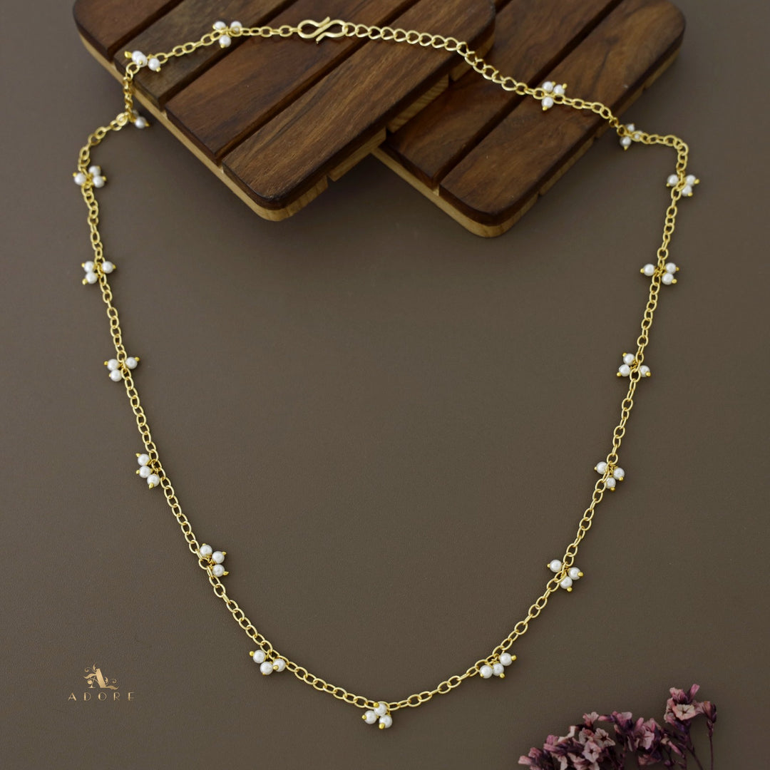 Omnia Chainy Cluster Pearl Neckpiece