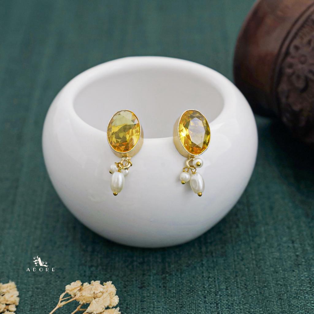 Liv Glossy Oval Pearl Earring