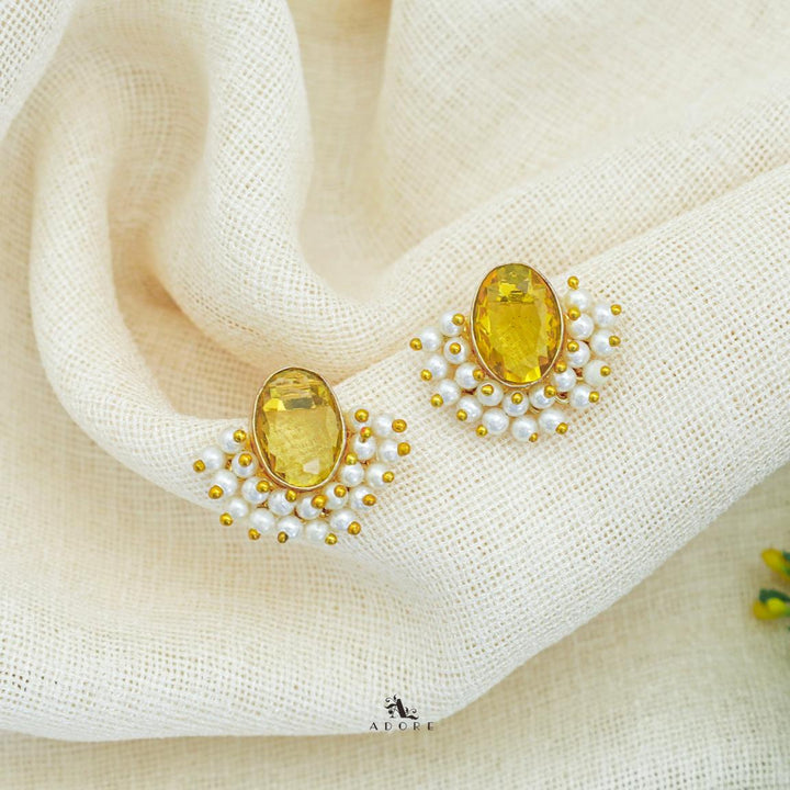 Golden Noa Oval Cluster Pearl Earring