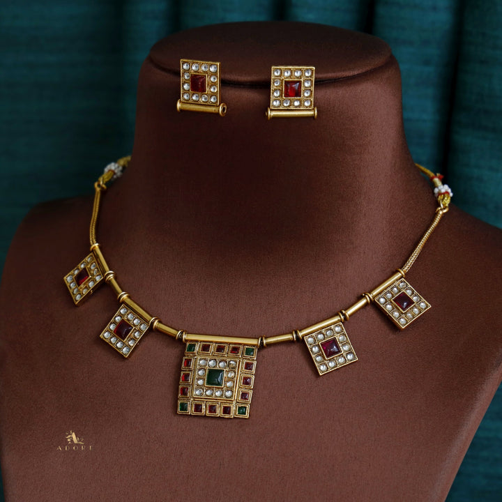 Aakaanksha Square Short Neckpiece With Earring