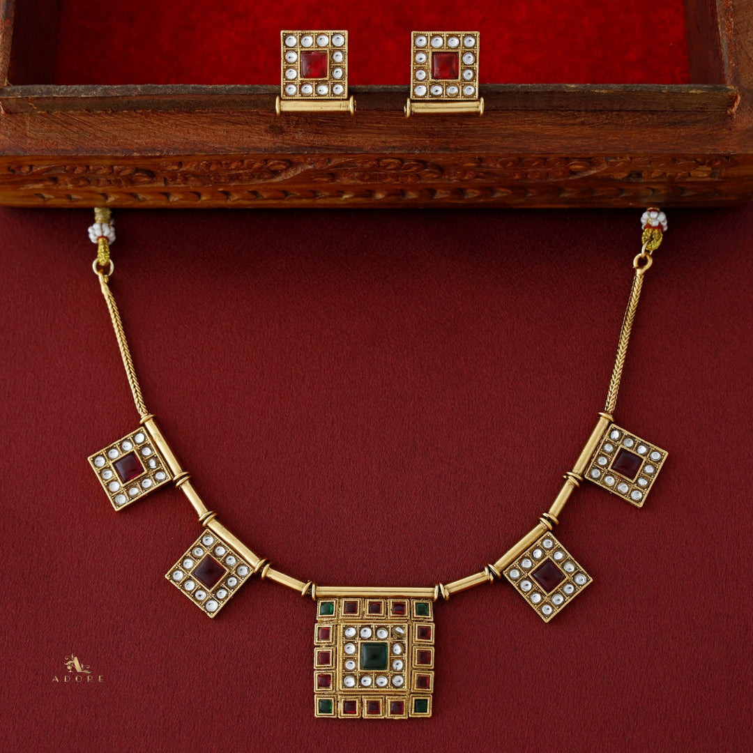 Aakaanksha Square Short Neckpiece With Earring