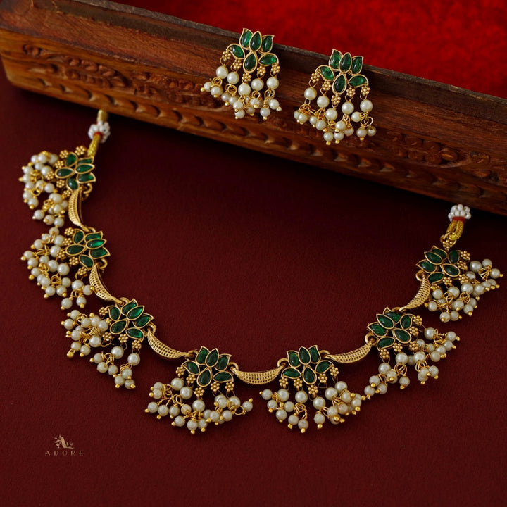 Arusha Lotus Pearl Short Neckpiece with Earring