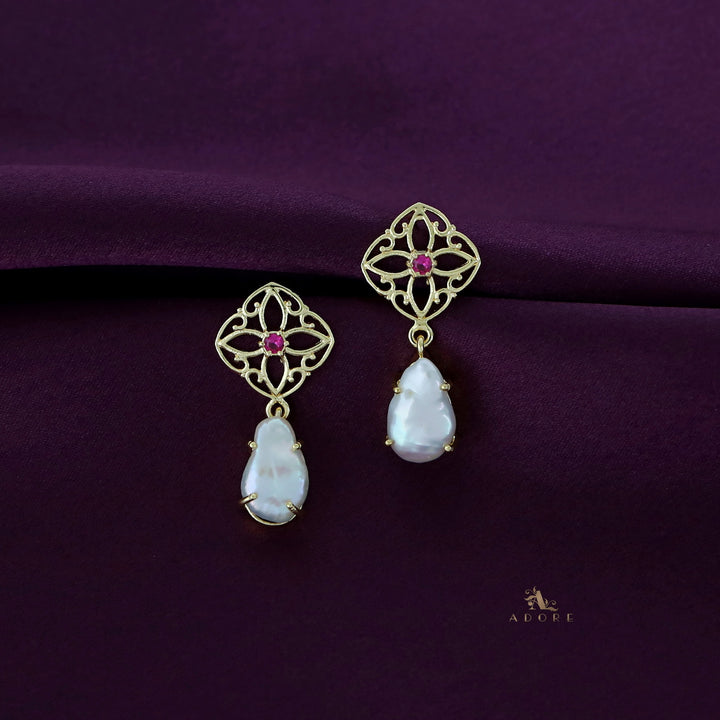 Millie Golden Flower Baroque Earring