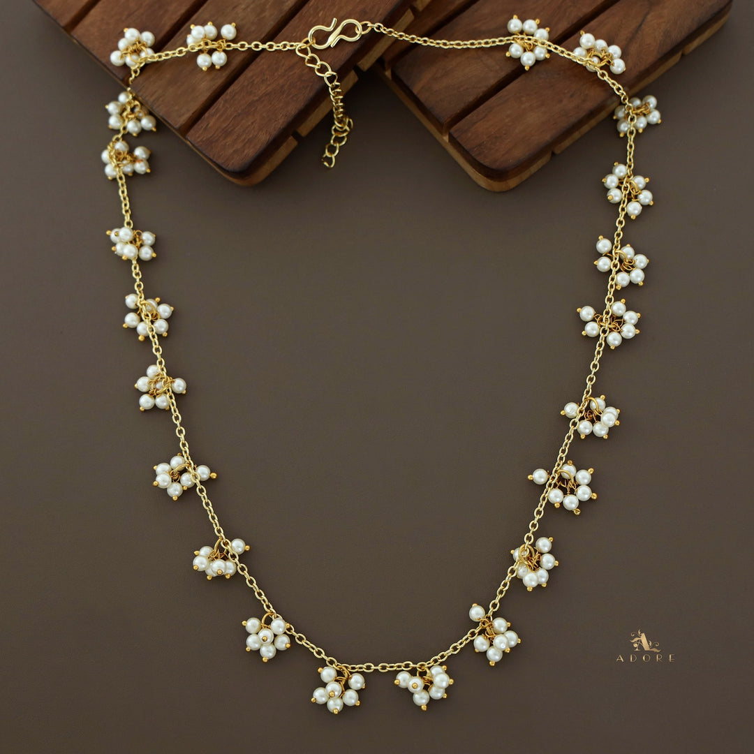 Omnia Chainy Cluster Pearl Neckpiece