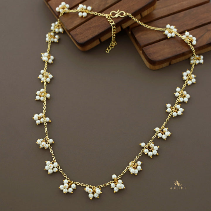 Omnia Chainy Cluster Pearl Neckpiece