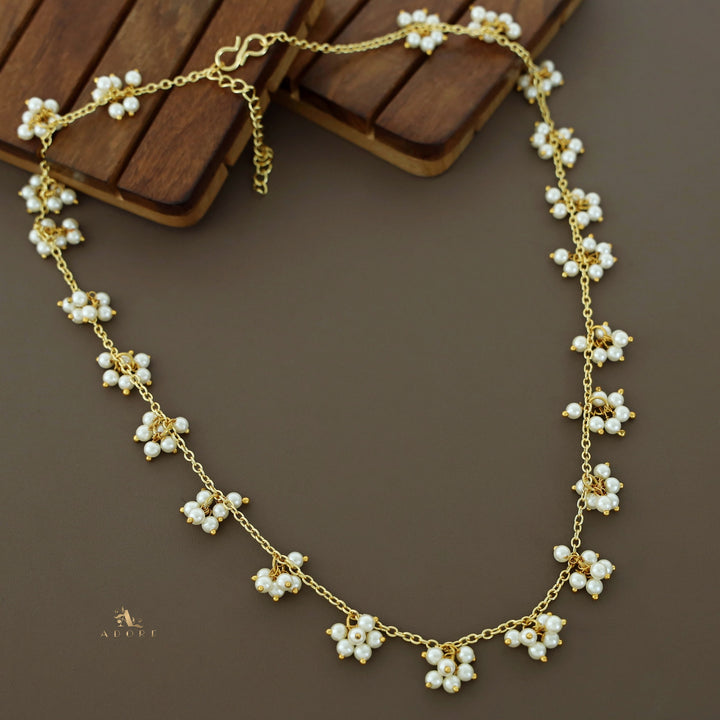 Omnia Chainy Cluster Pearl Neckpiece