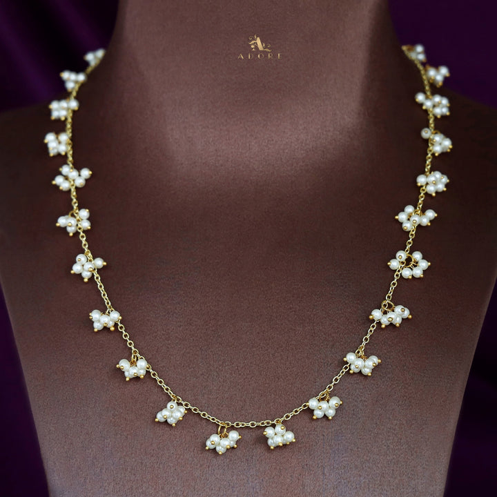 Omnia Chainy Cluster Pearl Neckpiece