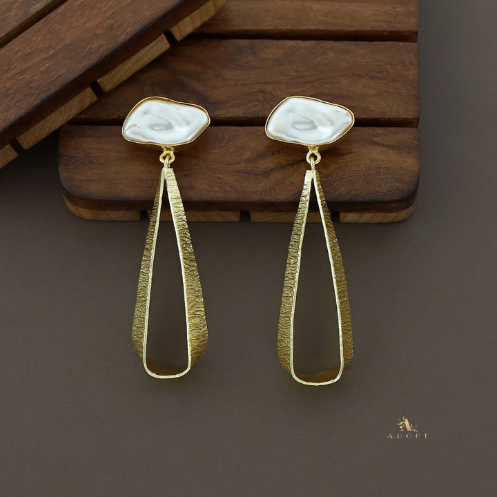 Golden Baroque Textured Hanging Earring