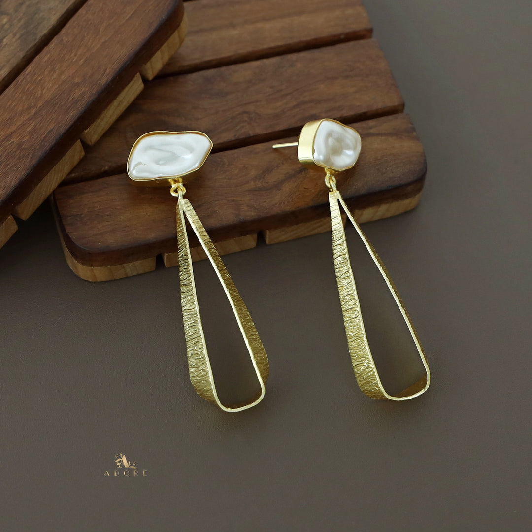 Golden Baroque Textured Hanging Earring