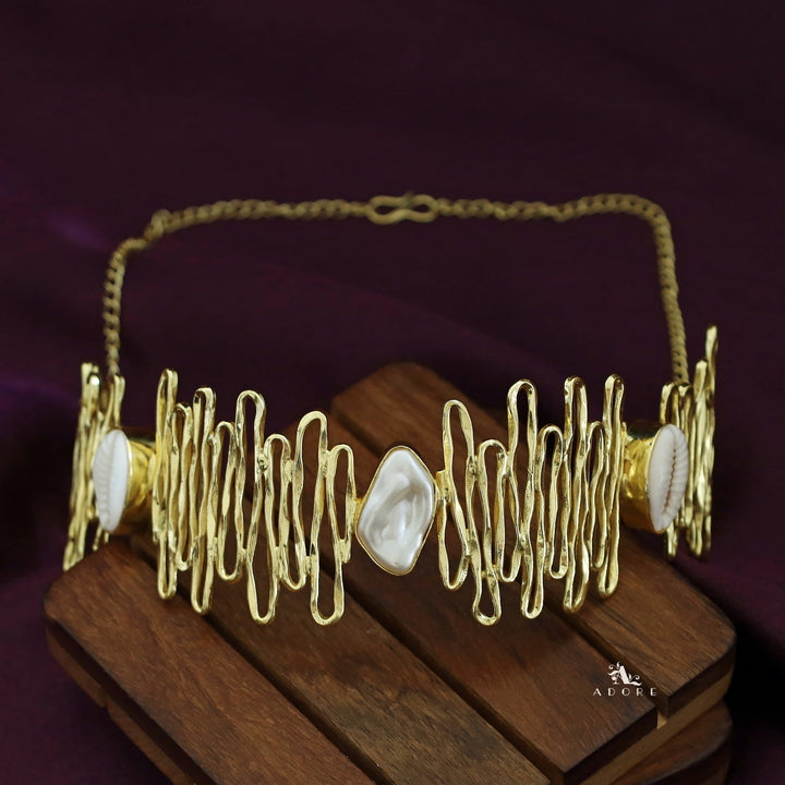 Trixie Zigzag Baroque + Shell Neck Cuff