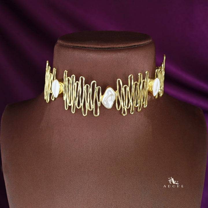 Trixie Zigzag Baroque + Shell Neck Cuff