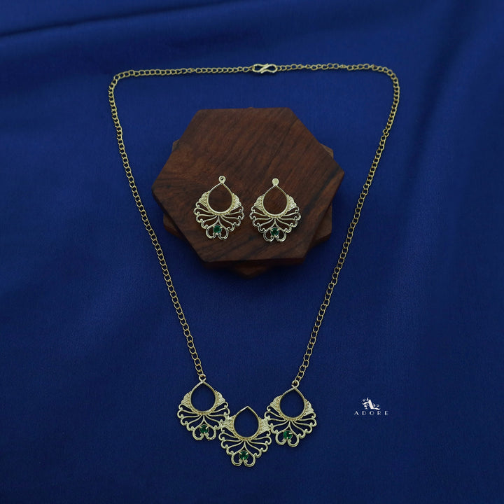 Golden Floral Pattern Neckpiece With Earring