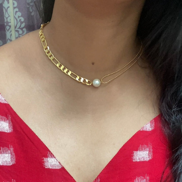 Golden Chainy Pearl Neckpiece