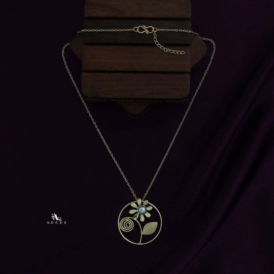 Golden Flower Frame Pendant Neckpiece