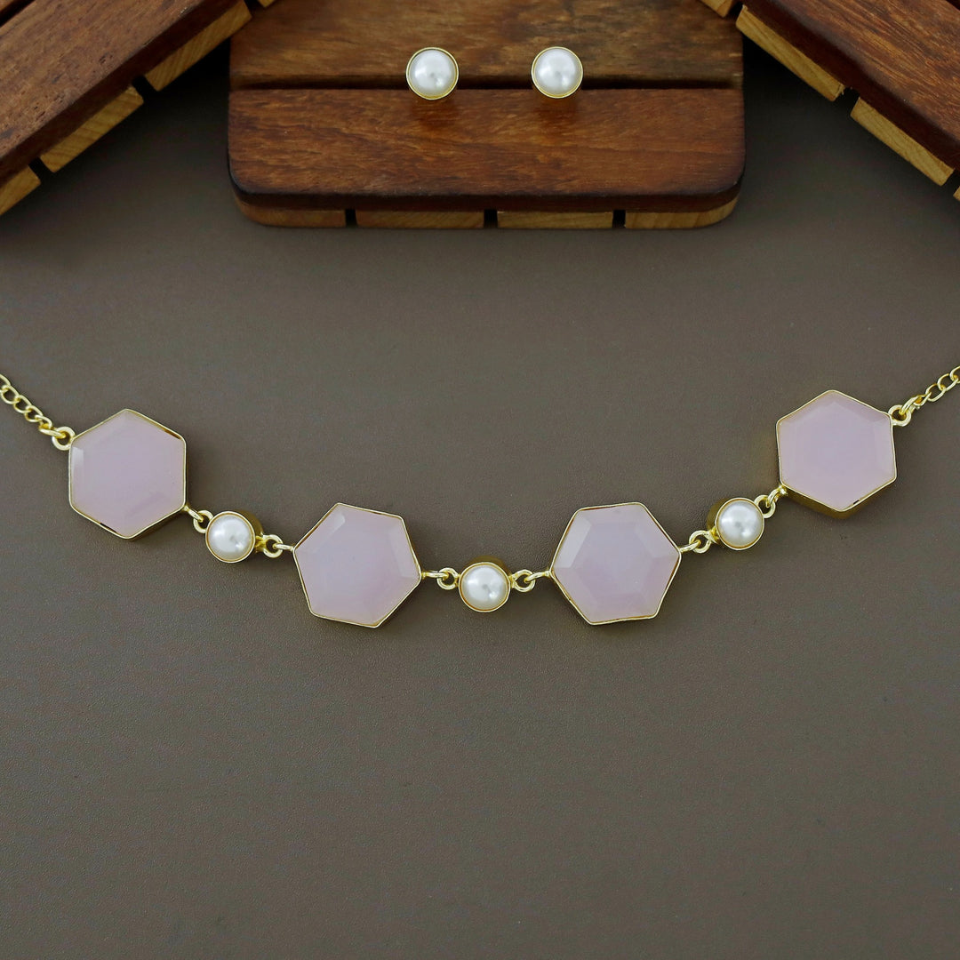 4 Hexa Glossy Pearl Choker with Stud