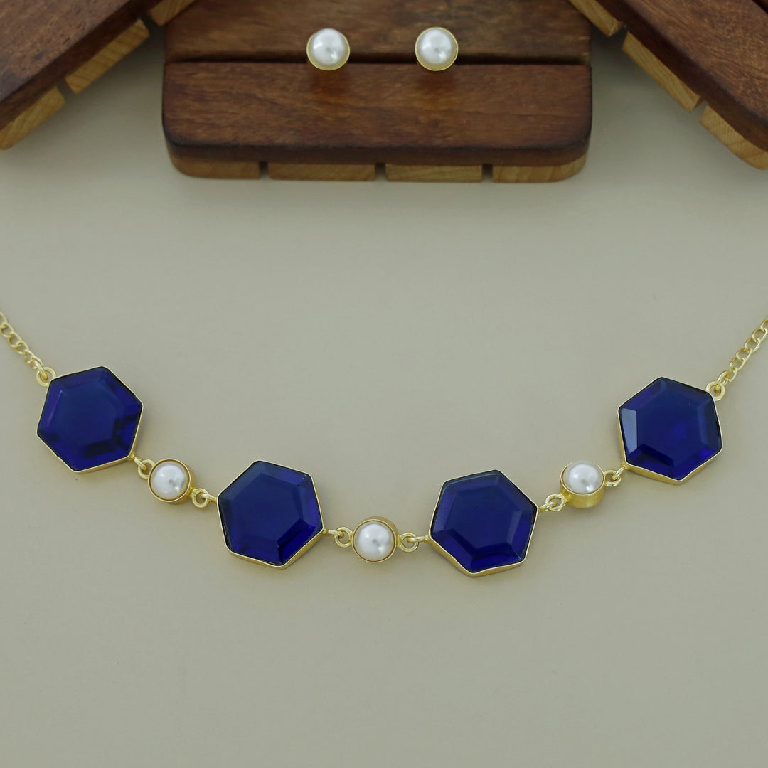 4 Hexa Glossy Pearl Choker with Stud