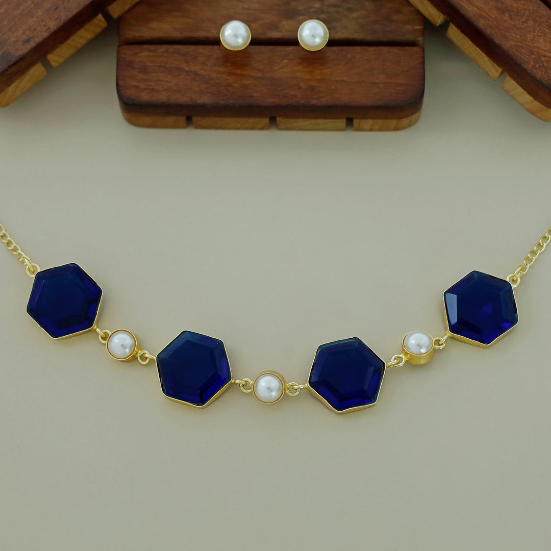 4 Hexa Glossy Pearl Choker with Stud