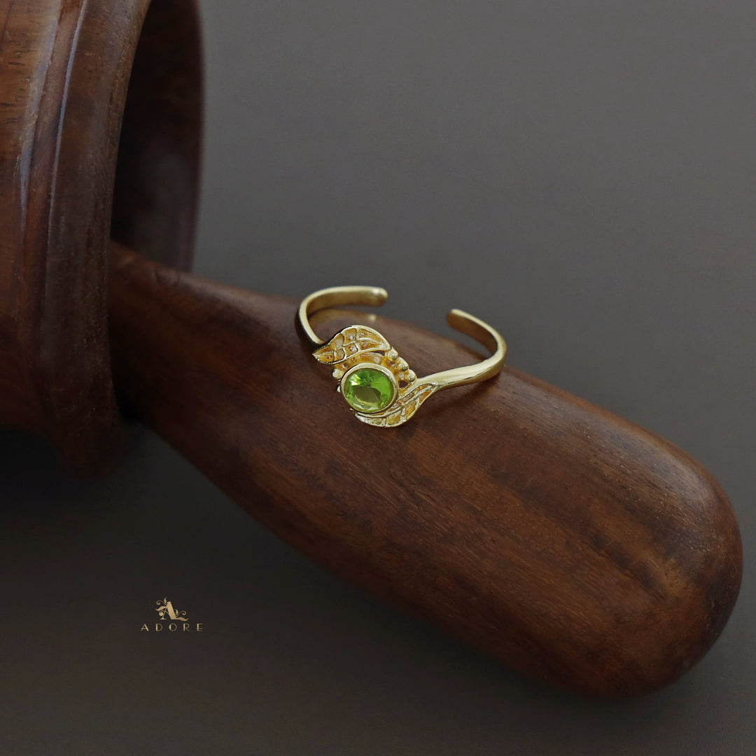 Golden Leafy Round Glossy Ring