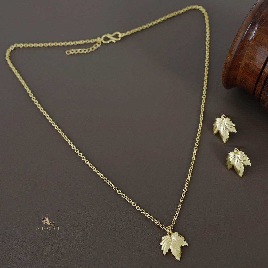 Golden Leafy Neckpiece With Studs