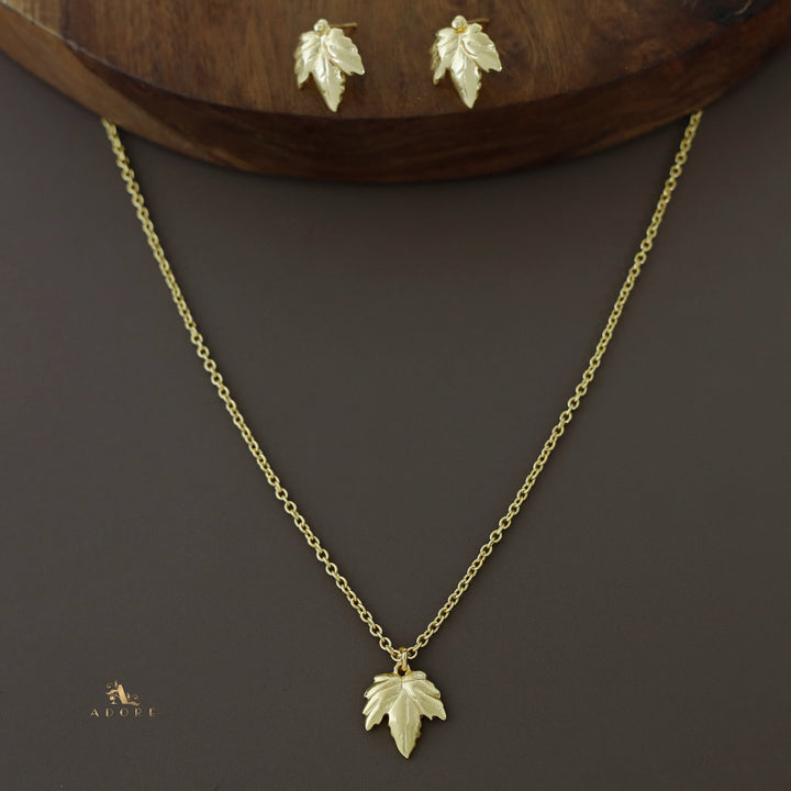 Golden Leafy Neckpiece With Studs