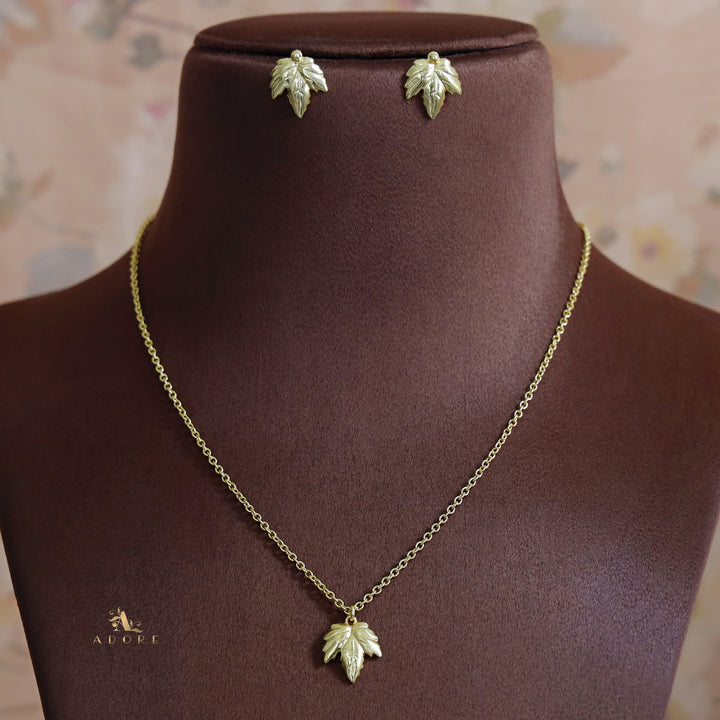 Golden Leafy Neckpiece With Studs