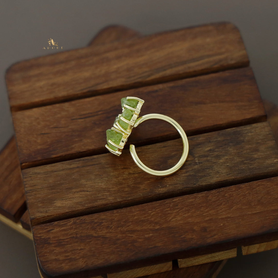 Golden Flower Claw Dyed Stone Ring