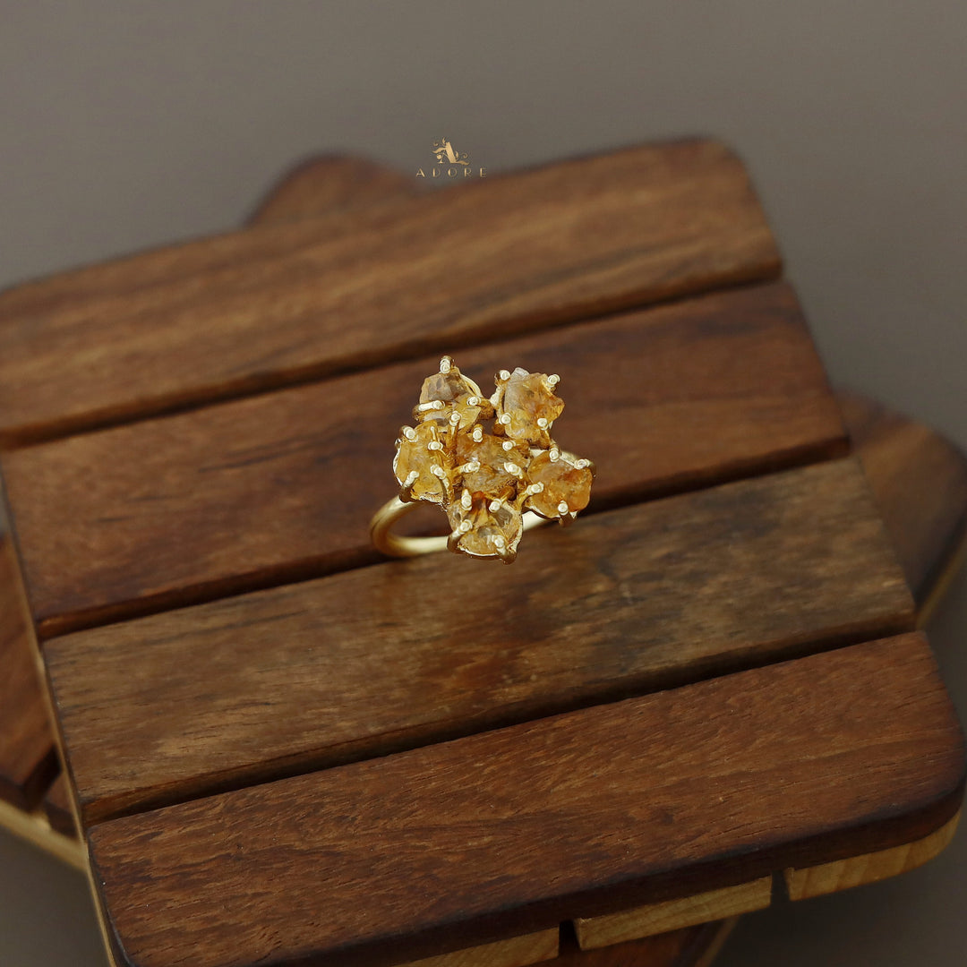 Golden Flower Claw Dyed Stone Ring