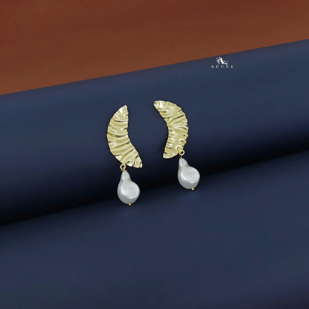 Golden Crushed Leaf Pearl Earring