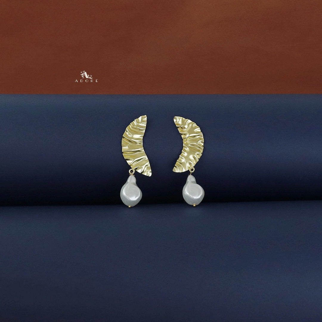 Golden Crushed Leaf Pearl Earring