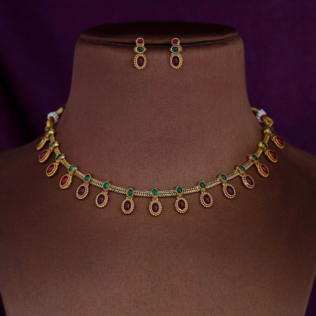 Vyoma Short Neckpiece With Earring