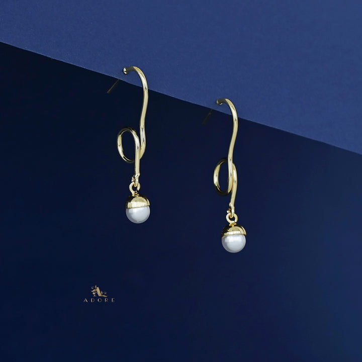 Golden Twisted Circle Pearl Earring