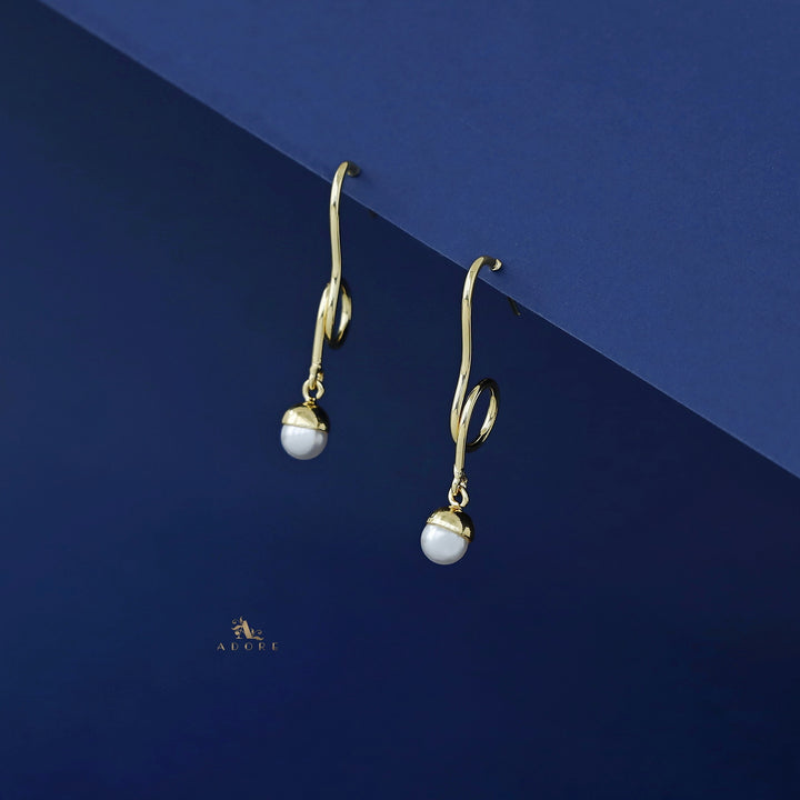 Golden Twisted Circle Pearl Earring