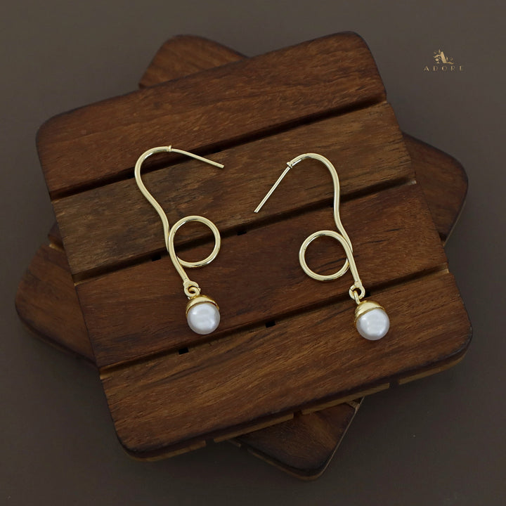 Golden Twisted Circle Pearl Earring