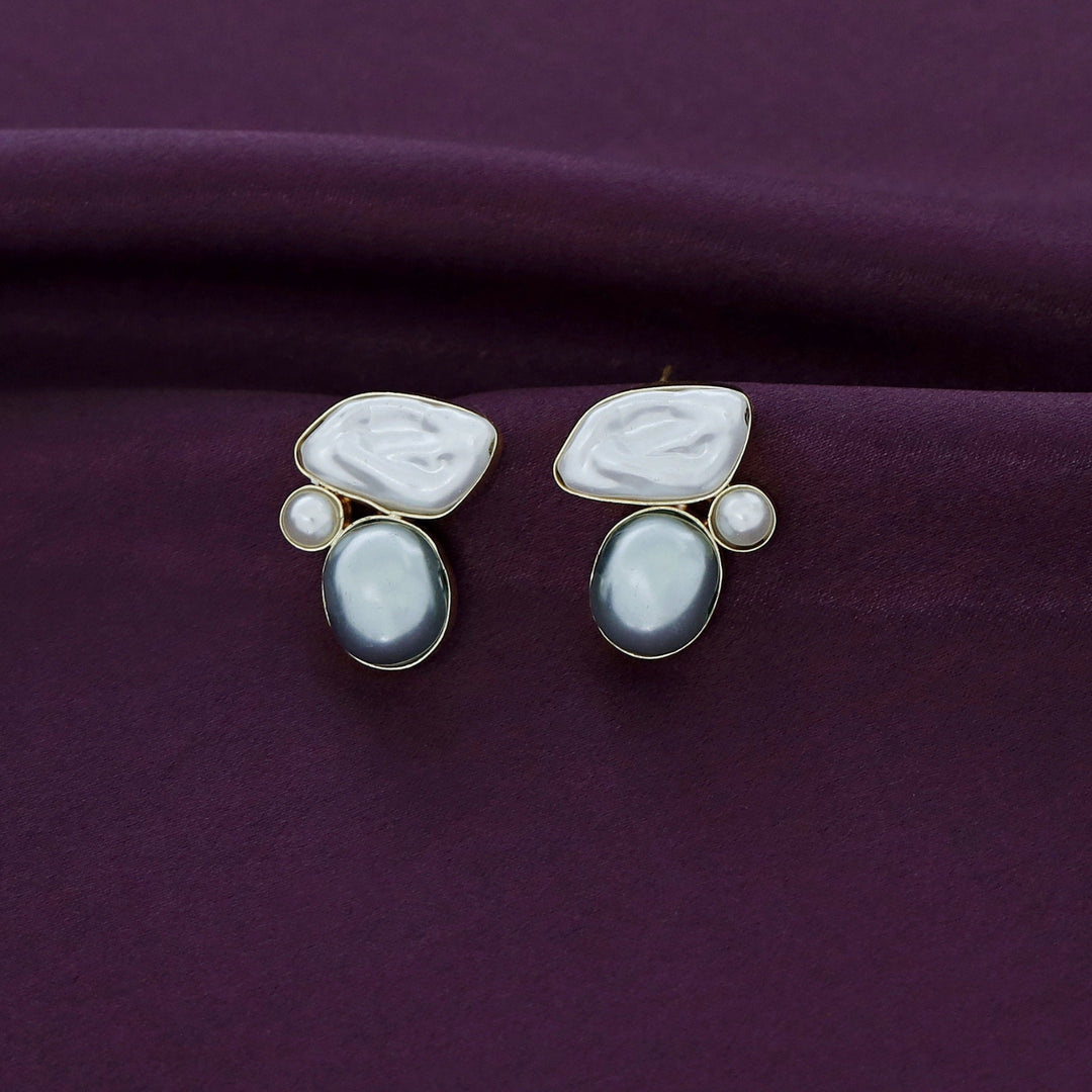 Freya Baroque Pearl Earring