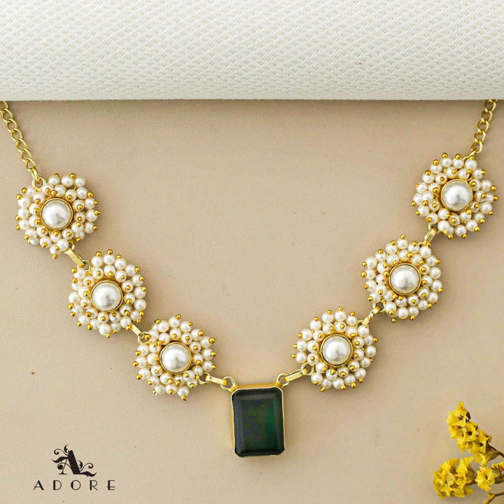 Adelita Glossy Rectangle Cluster Pearl Short Neckpiece / Choker