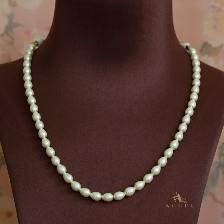 Vimaksha Pearl Neckpiece