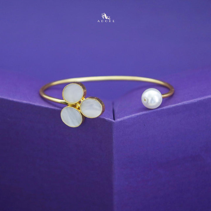 Lipza Tri Oval Mop + Pearl Bangle