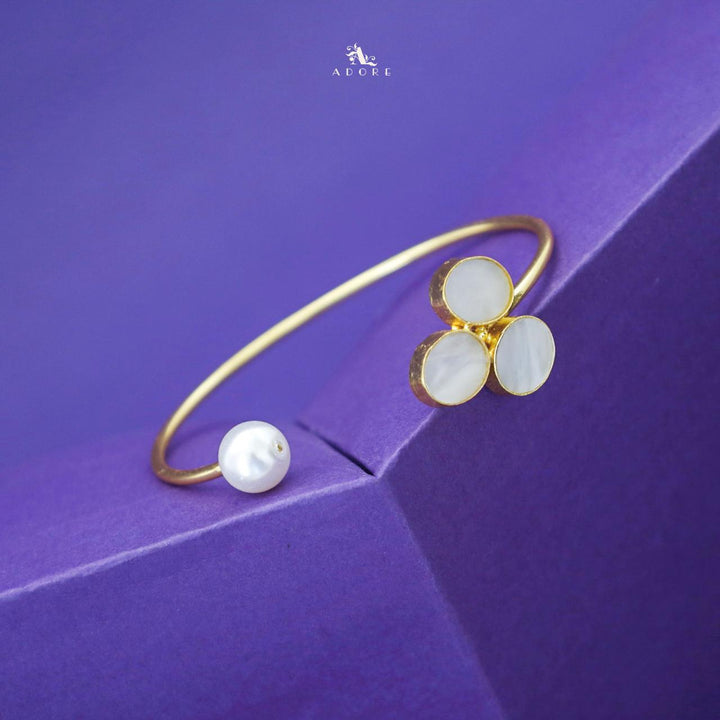 Lipza Tri Oval Mop + Pearl Bangle