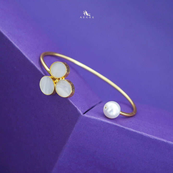 Lipza Tri Oval Mop + Pearl Bangle