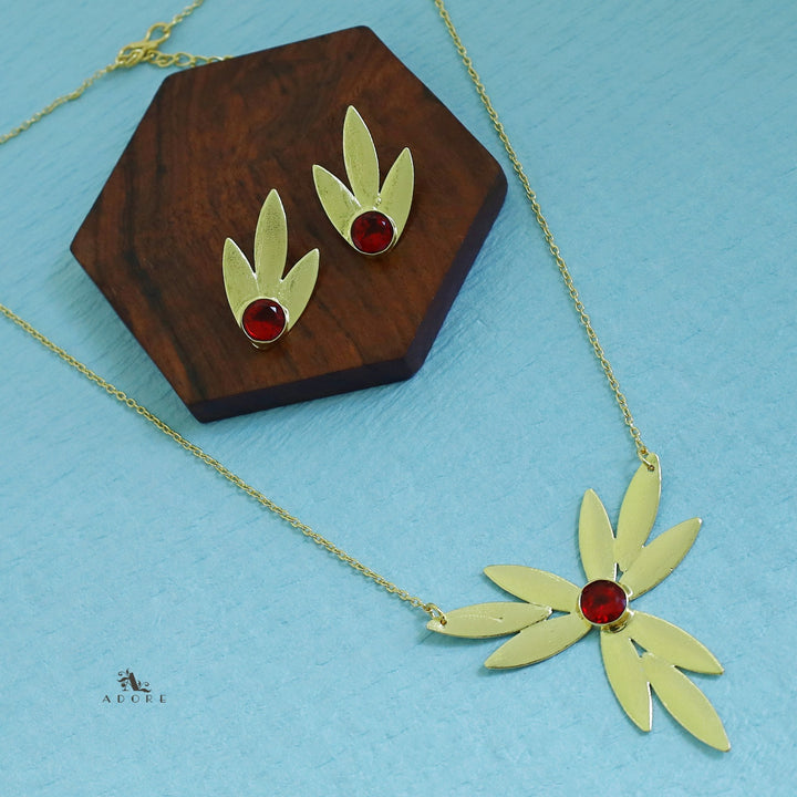 Golden Glossy Vintage Flower Neckpiece With Earring