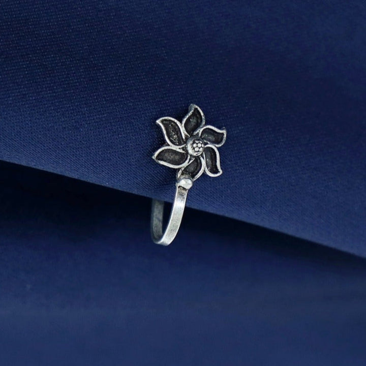 Tanaira Silver Nose Pin