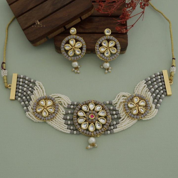 Adelika Kundan Choker With Earring