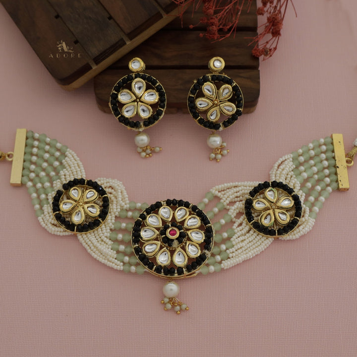 Adelika Kundan Choker With Earring