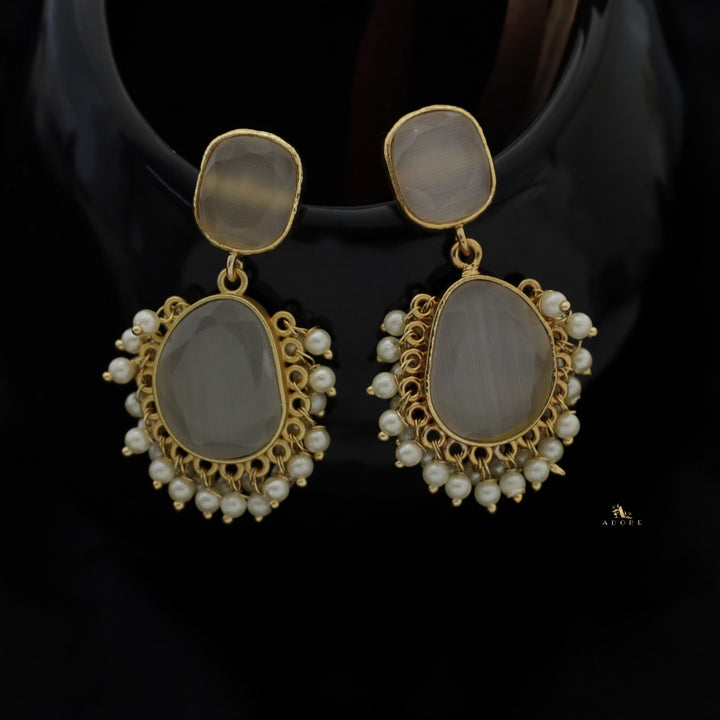 Meara Glossy Cluster Pearl Earring